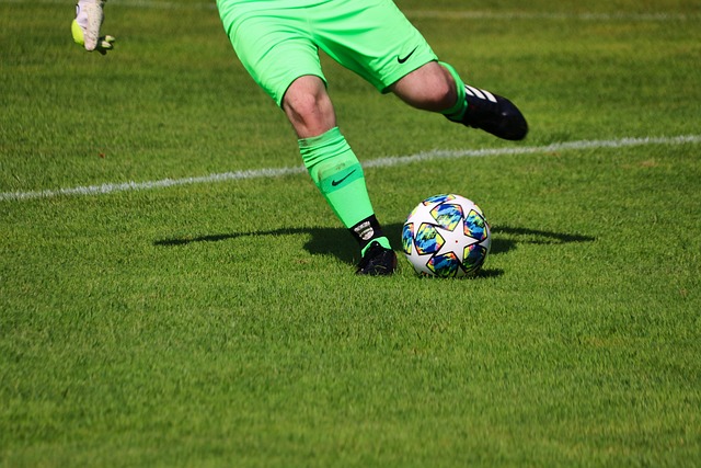 kaiyun：足球记忆｜一脚暴趟传给未来的自己，绿茵场的暴走少年.